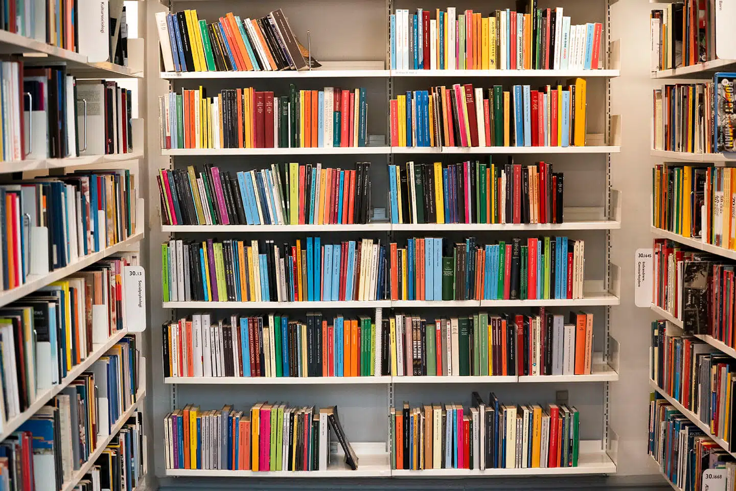 Og her kommer så nåleøjet. Kun cirka 25 procent af alle nyudgivelser kommer så langt som til overhovedet at blive indstillet, skriver Ole Gadegaard Frandsen.