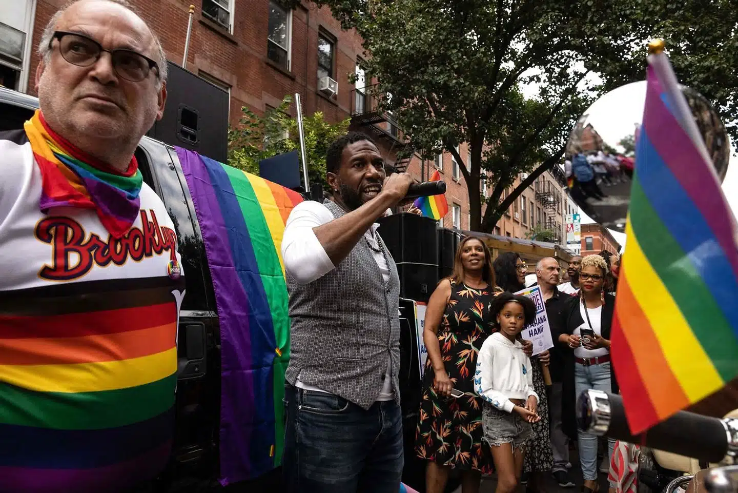 I USA har den republikanske højrefløj akut brug for et opgør med ekstremisme og had til seksuelle minoriteter i egne rækker. På billedet fejrer LGBT-aktivister en pride i New York.