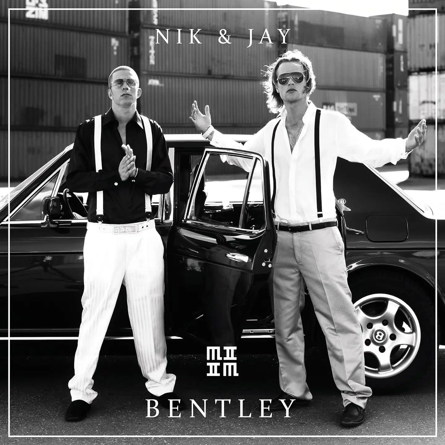 Coveret til den nye single »Bentley«. Tidligere har de hittet med sange som »Hot!«, »Boing!«, »En dag tilbage«, »Novembervej« og »Hulahop«.