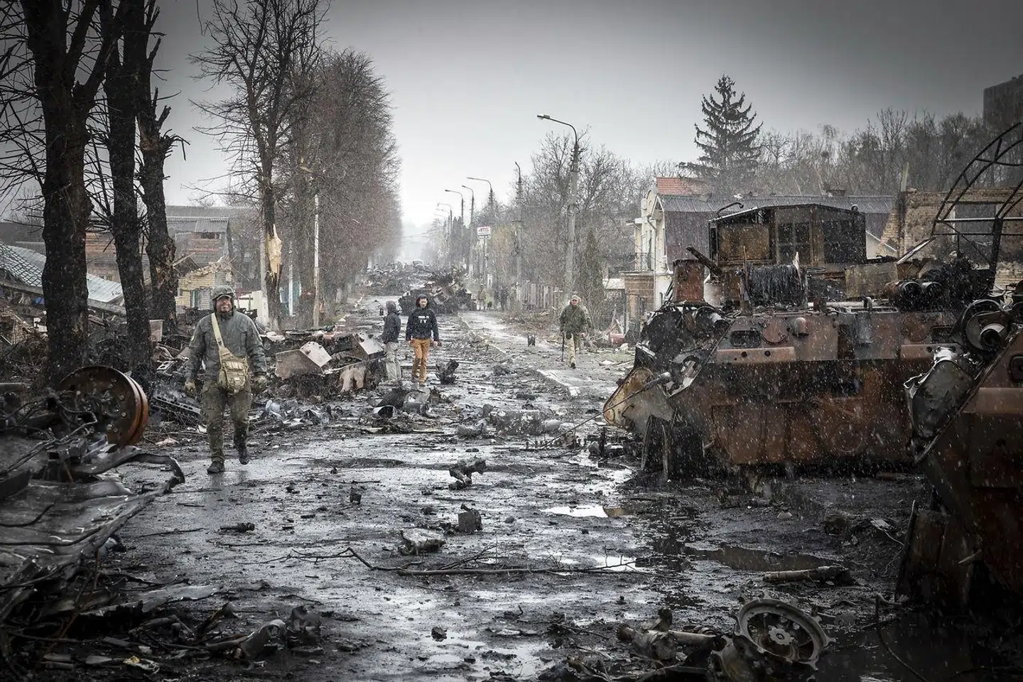 »Ukraine bliver et af de største EU-lande, der skal integreres i et EU. Det skal gøres med stor omtanke og med en sikker drejebog. Her må følelserne aldrig spille ind. Det er hårde forhandlinger, der forestår. Ukraine skal bevise, at de ikke bare på skrømt har vedtaget nødvendige reformer,« skriver Kristian Mouritzen i denne leder.