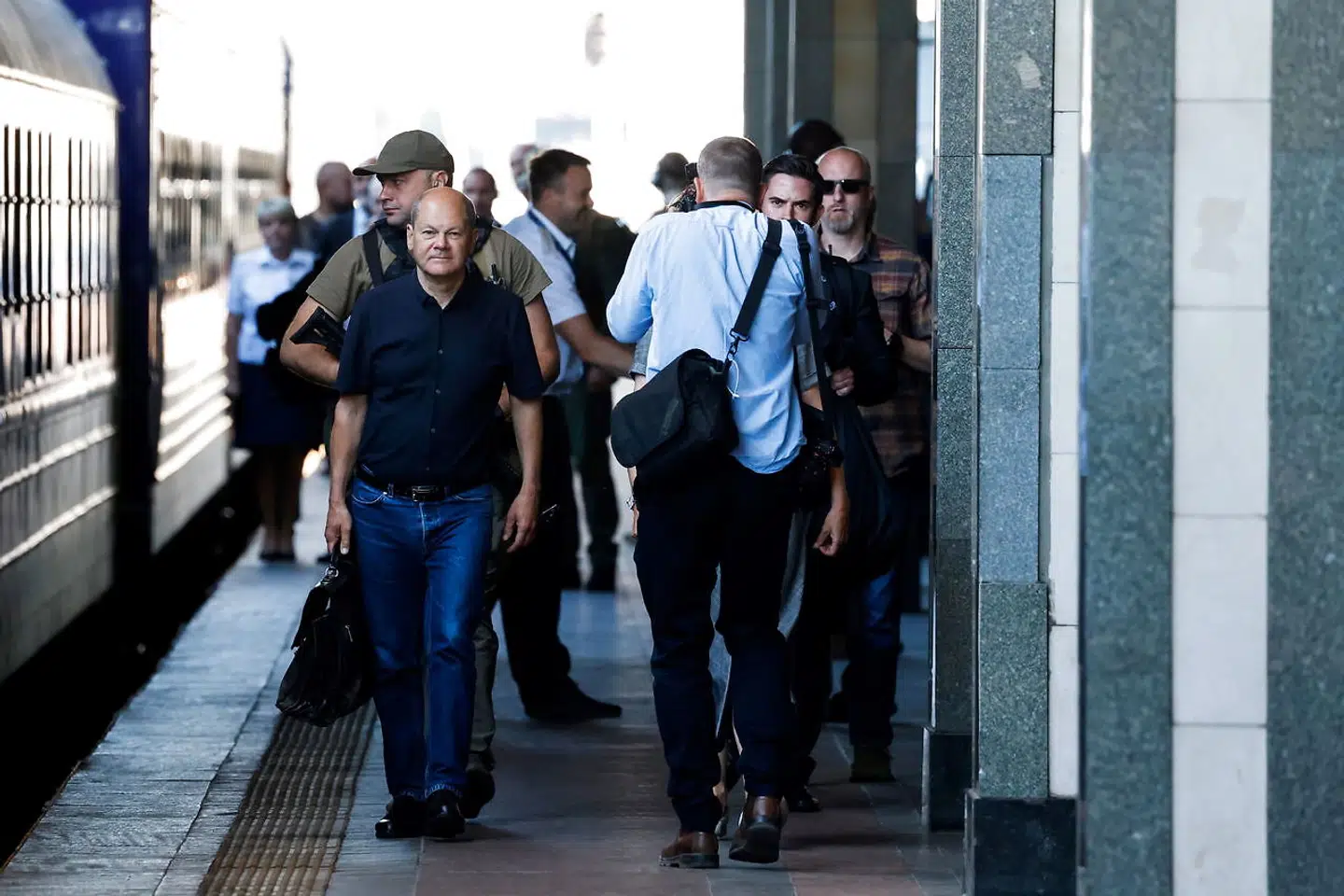 Olaf Scholz ankommer til Kyiv med tog torsdag morgen.