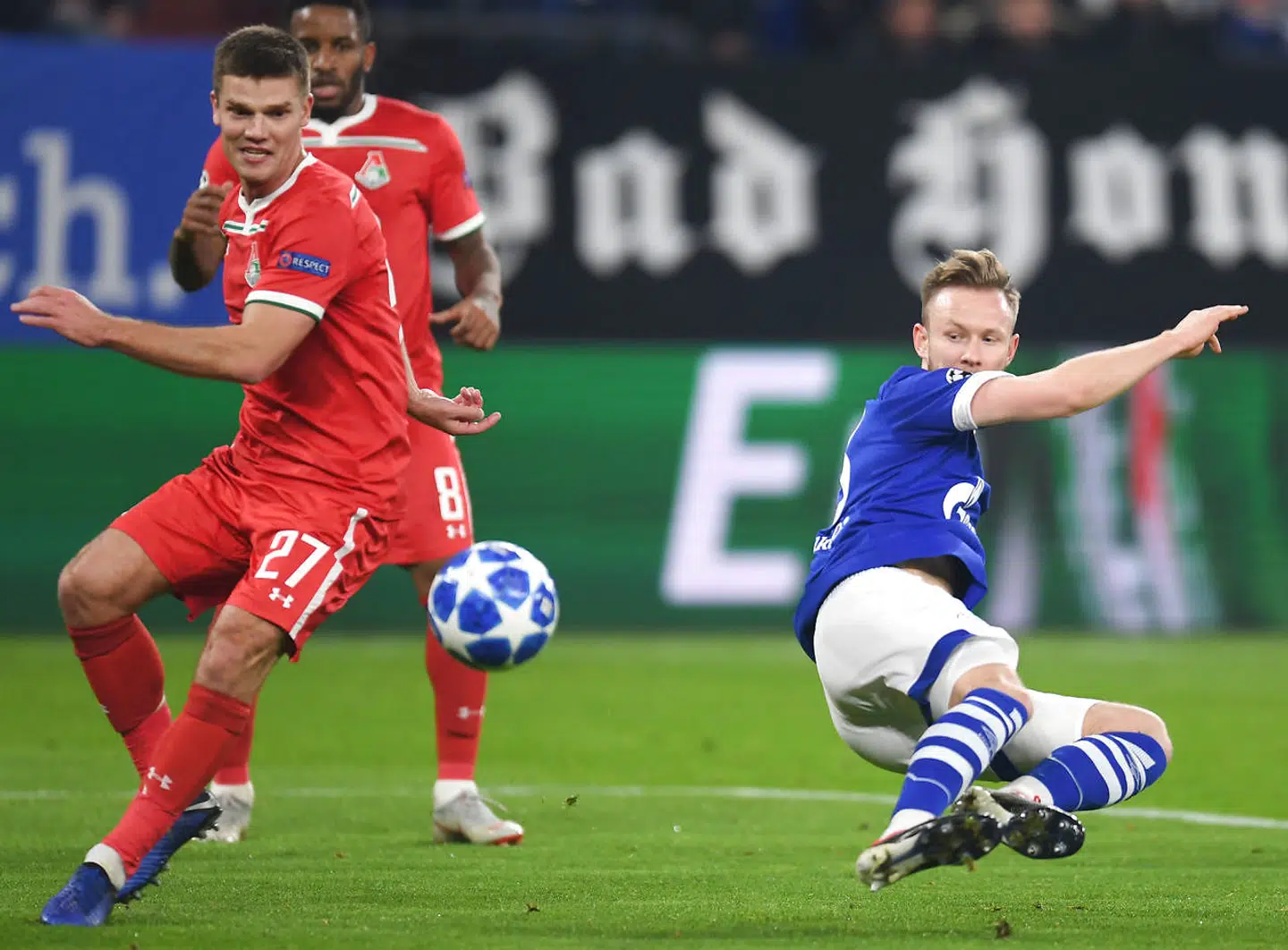 Den tidligere russiske landsholdsanfører (th.) har sendt et farligt brev til Vladimir Putin. Han frygter nu konsekvenserne.