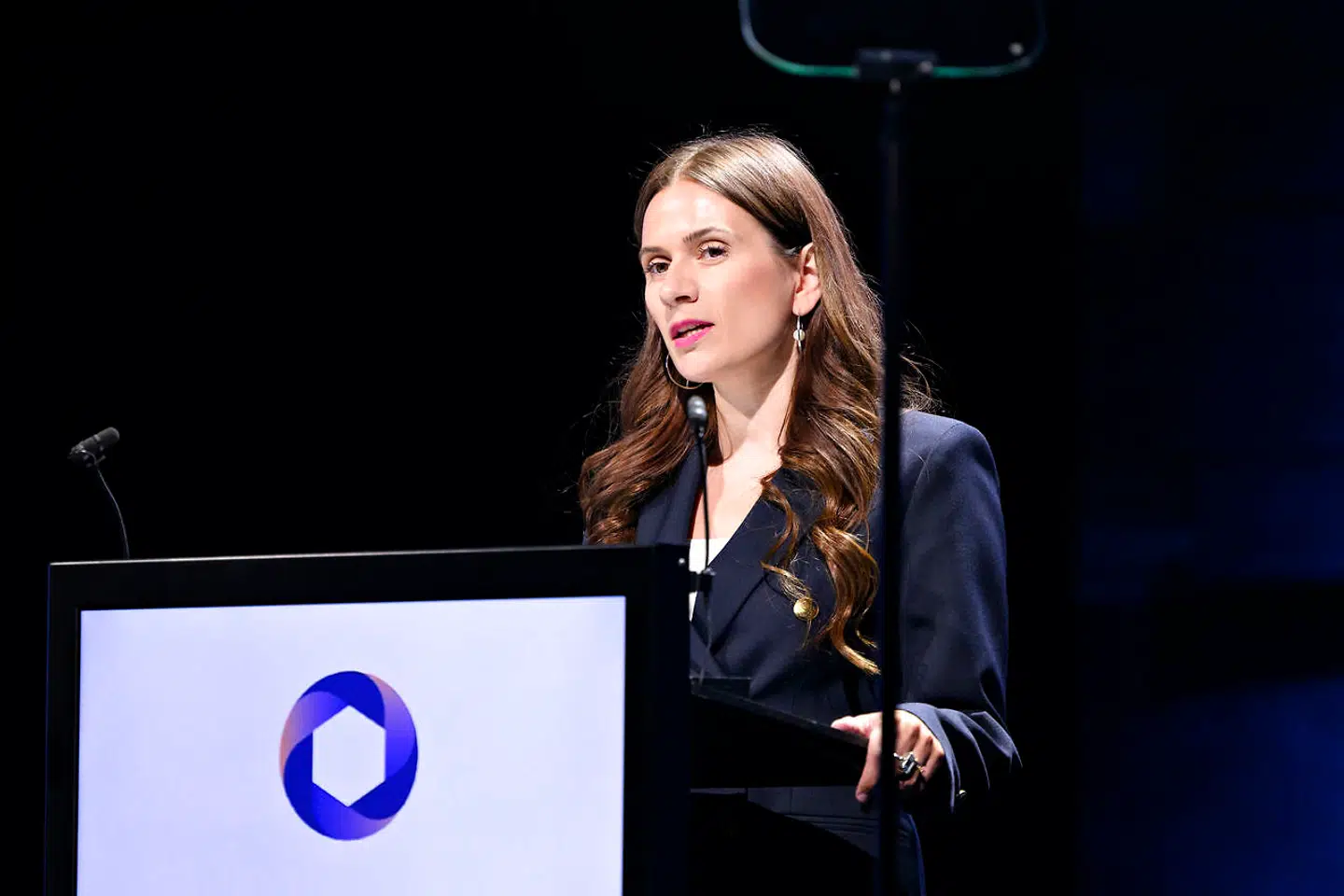 Sahra-Josephine Hjorth stiftede sammen med sin mand, Christian Skræm Juul Jensen, selskabet CanopyLAB i 2015. I sidste uge tonede hun frem på scenen til Copenhagen Democracy Summit, hvor hun introducerede den tidligere amerikanske præsident Barack Obama.