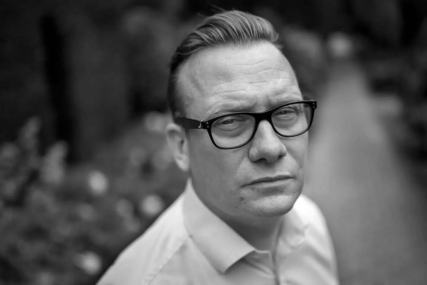 Christian Monrad, præst ved Vor Frue Kirke, Københavns Domkirke, har lagt sig ud med alle sine chefer i den sag om overgreb ved kirken, som Berlingske først beskrev i maj i år. I et interview med Berlingske søndag anklagede han blandt andet biskoppen for at have svigtet sit ledelsesansvar.