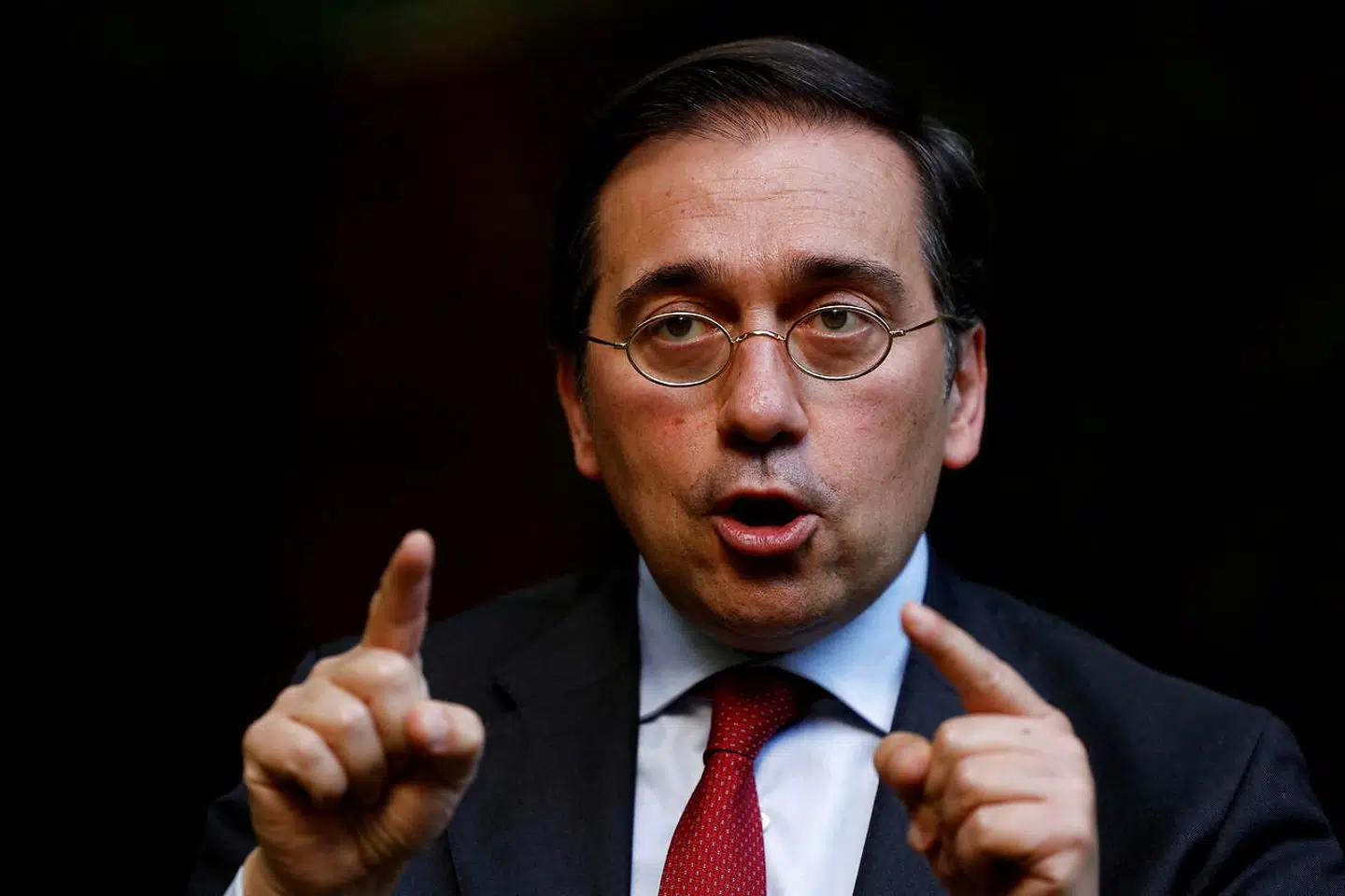 Ifølge den spanske udenrigsminister, Jose Manuel Albares, er det Rusland, som bag kulisserne trækker i trådene og har presset Algeriet til at optrappe konflikten med Spanien.