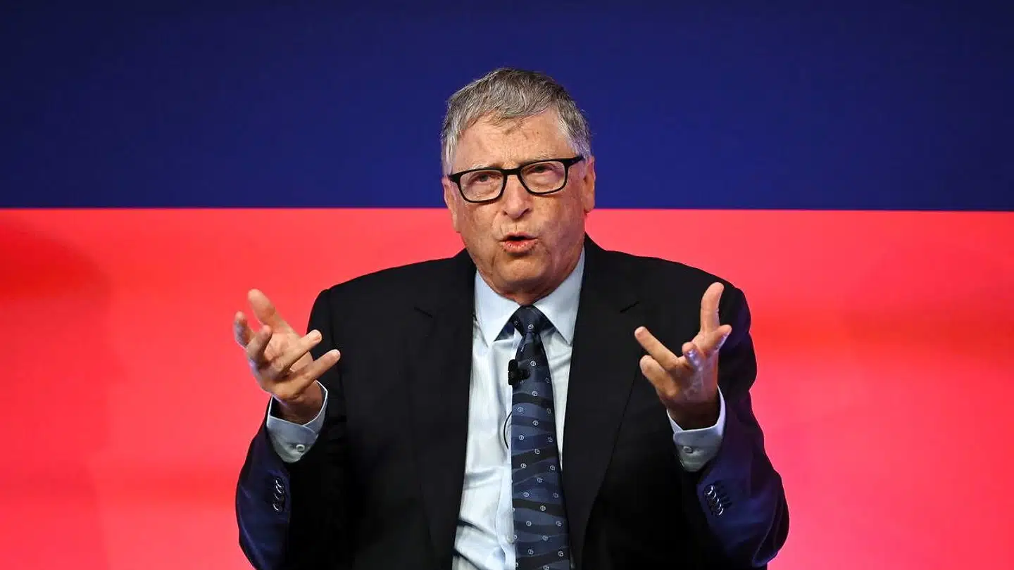 Bill Gates holder fingrene helt væk fra fænomenet med at sælge digitale værker med ægthedsbevis. Han sammenligner dem, der investerer i de digitale værker, med tåber.