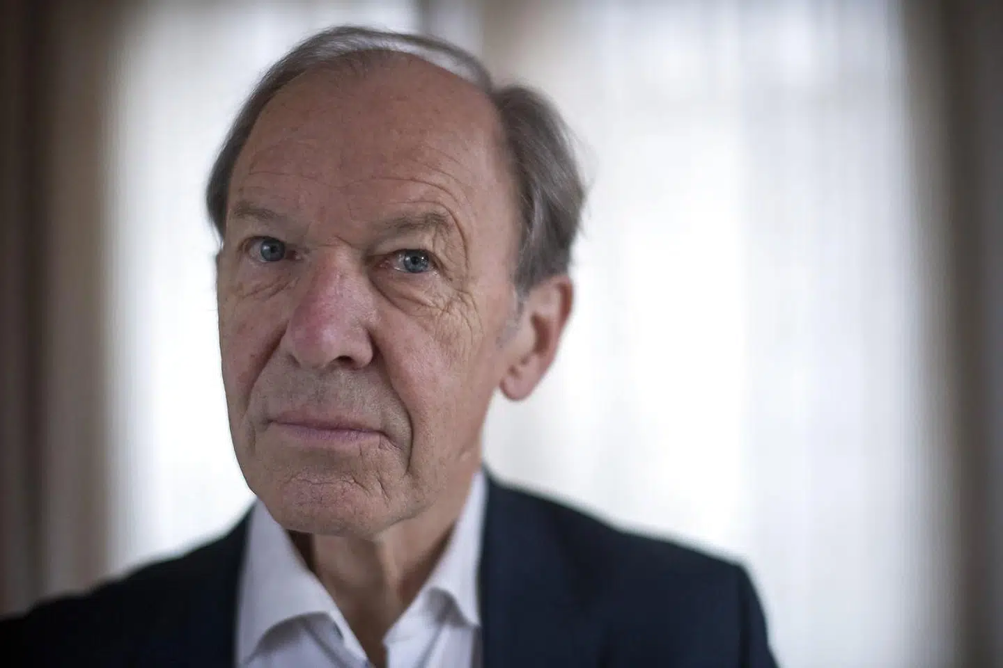 »Med denne »krigserklæring« mod en udvalgt mediegruppe og en bestemt journalistisk genre har Tom Jensen rejst et kontroversielt spørgsmål. Hvilke medier gavner demokratiet mest?« skriver Erik Rasmussen.