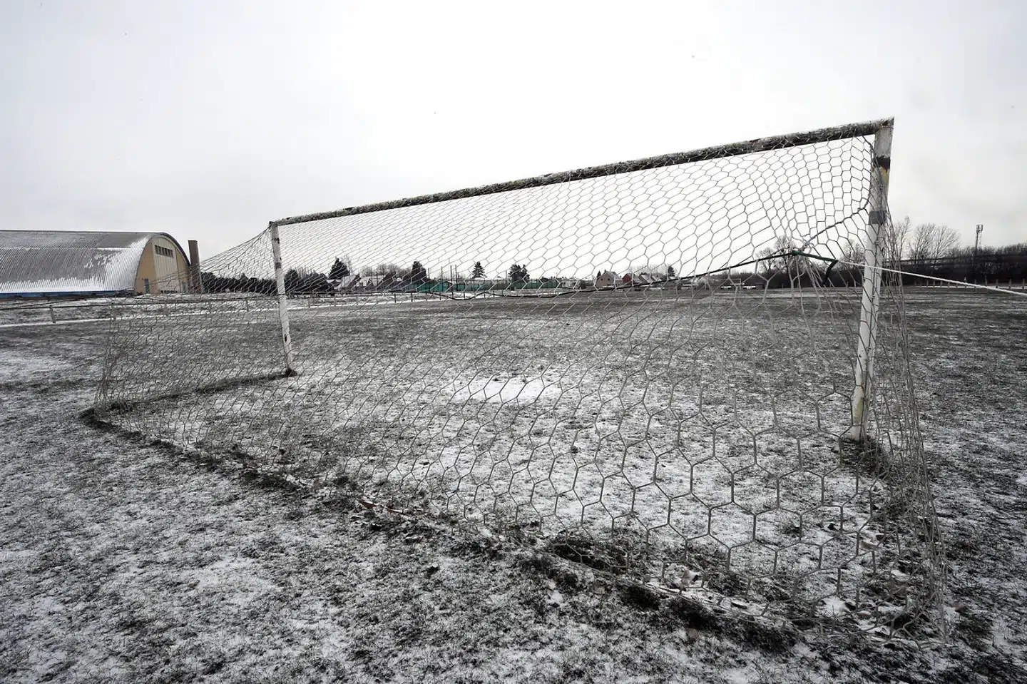 Dino Scalas familie, hans arbejdskammerater og medlemmerne af den lokale fodboldklub var rystede, da han i 2018 blev pågrebet og sigtet for gennem 30 år at have overfaldet kvinder i området omkring den nordfranske Sambre-flod.