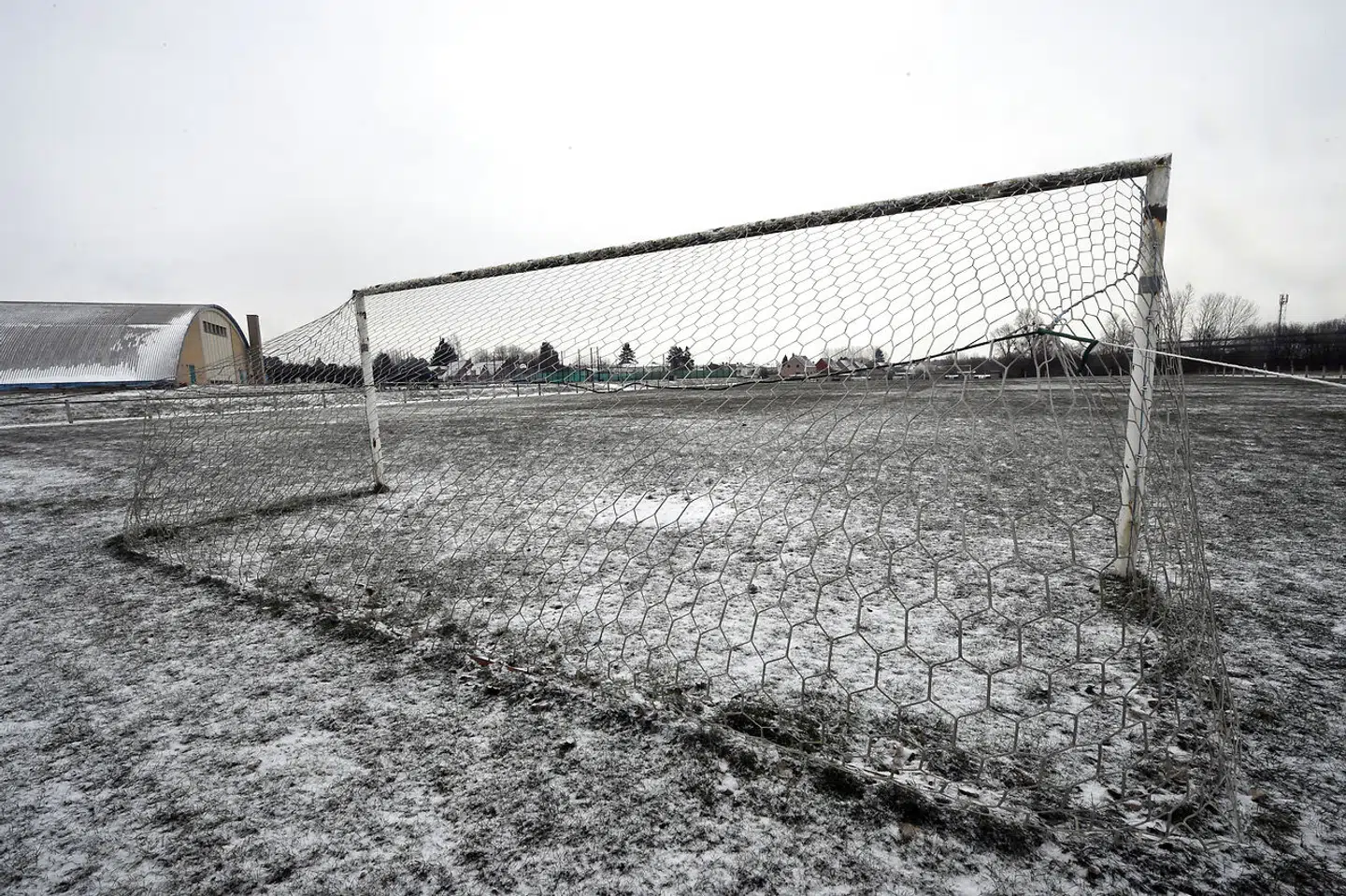 Dino Scalas familie, hans arbejdskammerater og medlemmerne af den lokale fodboldklub var rystede, da han i 2018 blev pågrebet og sigtet for gennem 30 år at have overfaldet kvinder i området omkring den nordfranske Sambre-flod.