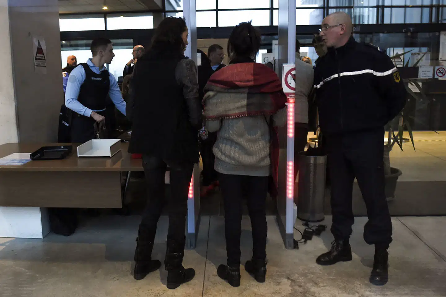 To af Dino Scalas ofre på vej ind i retsbygningen for at afgive forklaring kort efter anholdelsen af voldtægtsforbryderen i 2018.