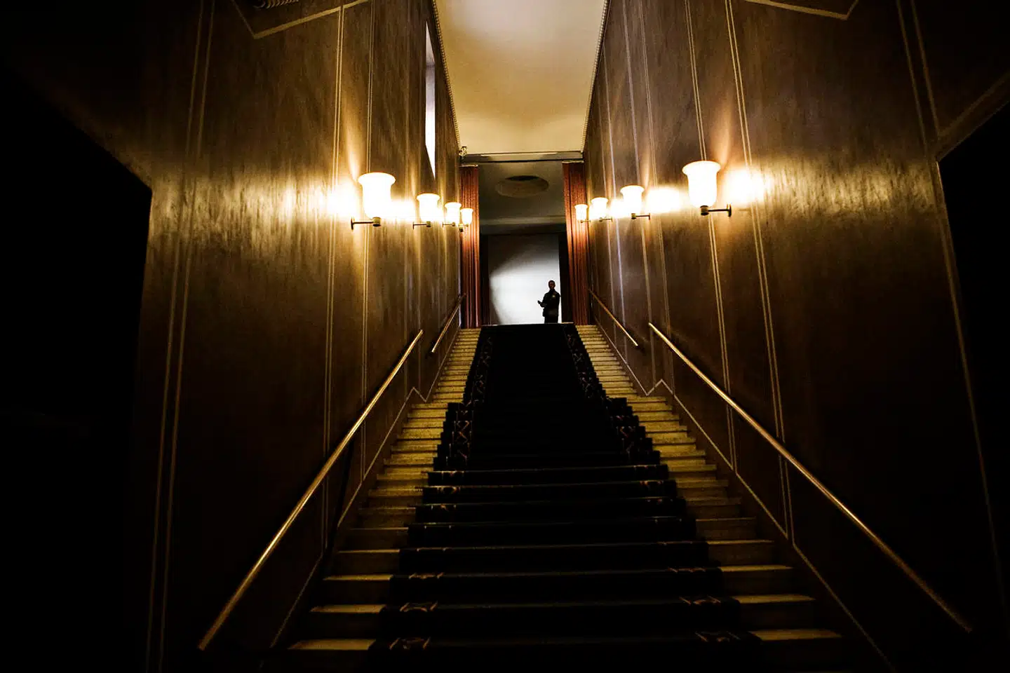 Uroen begyndte at ulme blandt frimurerne i Danmark, efter at stormesteren i 2020 på usædvanlig vis ekskluderede to medlemmer på baggrund af intern kritik. Mange frimurere støttede de to medlemmer i sagen.