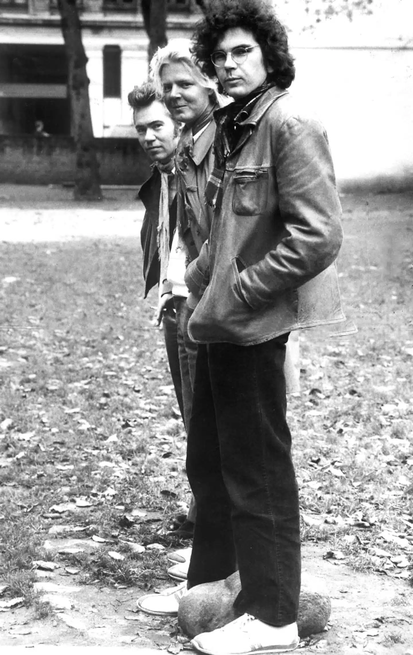 Nørrebro skrivekollektivet »Bandet Nul« bestod af digterne Klaus Høeck, F.P. Jac (im) og Asger Schnack (th).