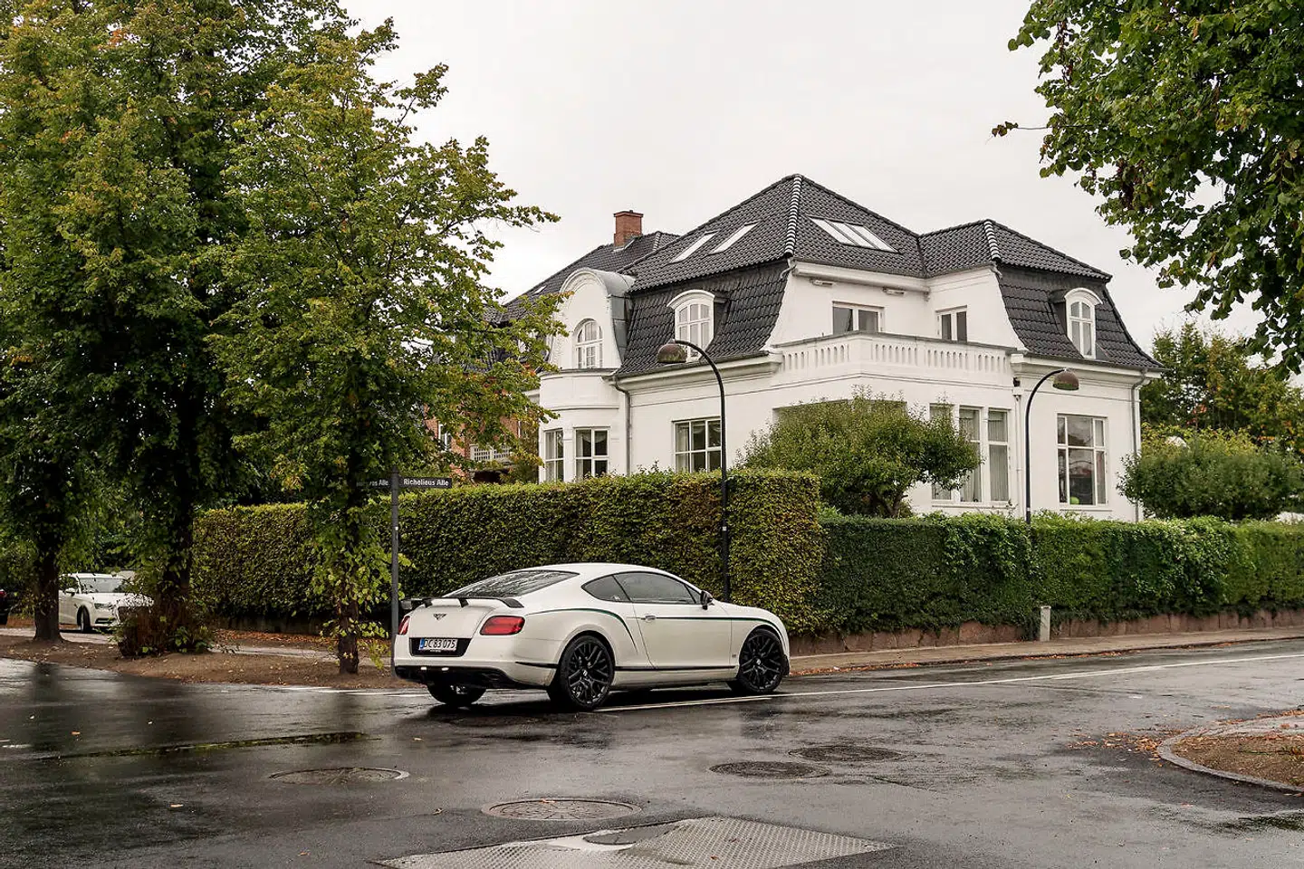 Ifølge kommunen modtager de »mange klager« om problemet. Bilen på billedet har ikke noget med artiklen at gøre.