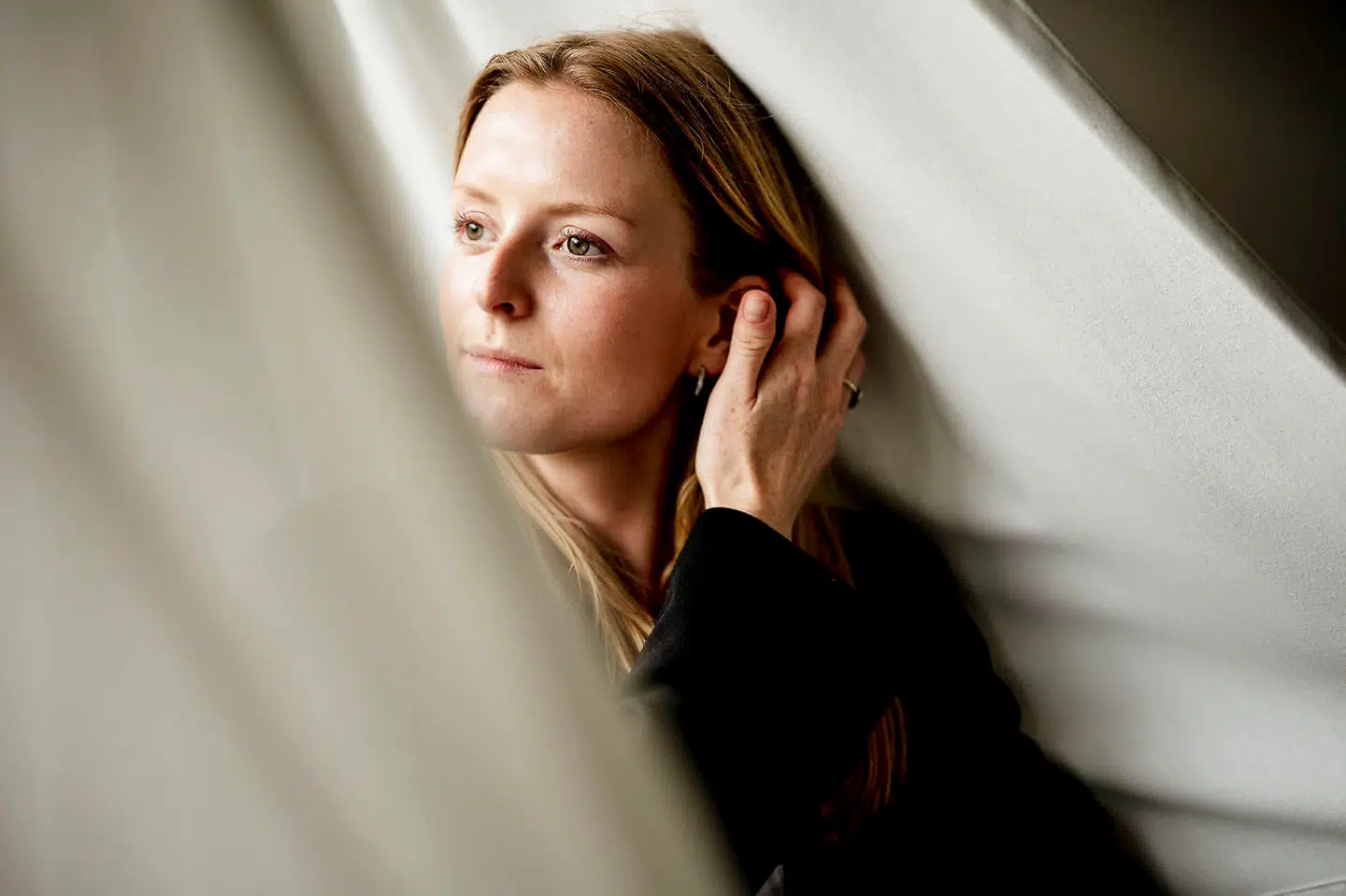 Mere end hver fjerde af de adspurgte unge har besøgt deres læge eller været sygemeldt på grund af stress. Det viser en ny undersøgelse. 27-årige Camilla Dew-Hattens er en af dem, der selv har prøvet det.