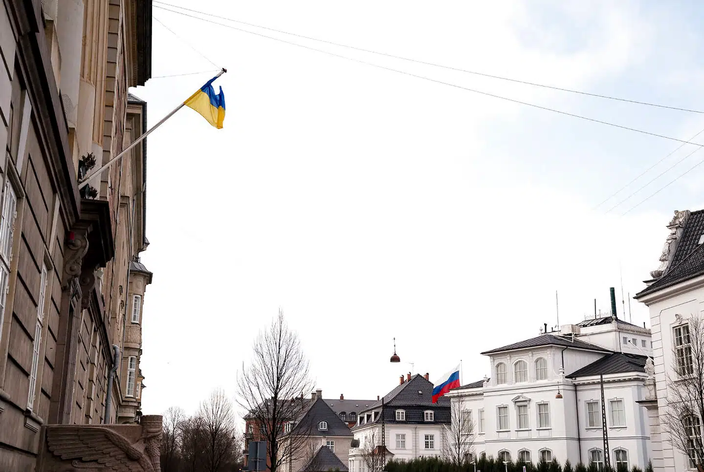 Efter Ruslands invasion af Ukraine kom Venstres formand, Jakob Ellemann-Jensen, med et direkte forslag til politikerne på Københavns Rådhus. Kristianiagade, hvor den den russiske ambassade ligger, skulle omdøbes Ukrainegade. Men det forslag er blevet stemt ned hele to gange.