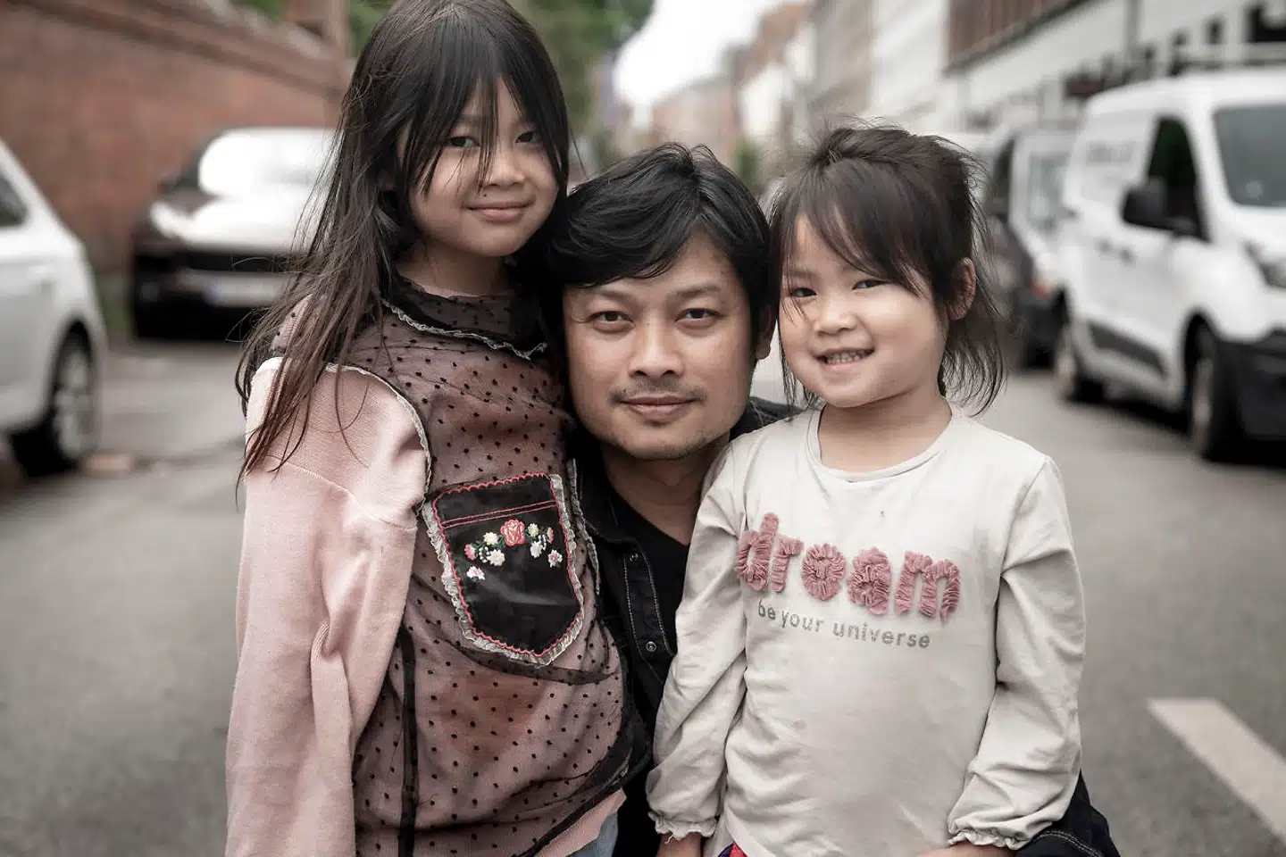 Nukool Srimartkul bliver af sine kollegaer kaldt Pop, og han er far til to piger på fire og syv år.