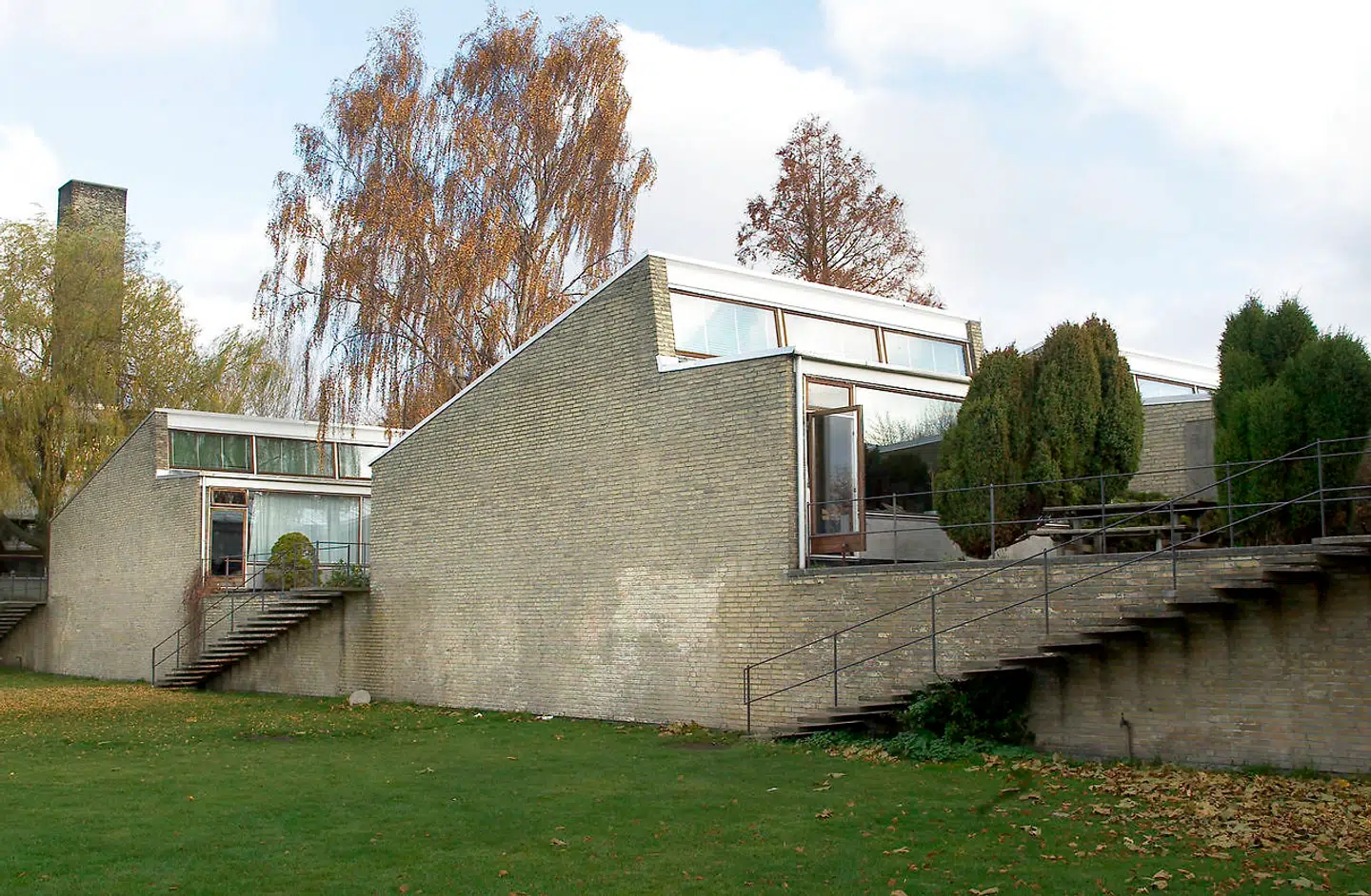 Med Munkegårdsskolen i Gentofte fra 1957 var Arne Jacobsen eksponent for en ny måde at tegne skoler på.