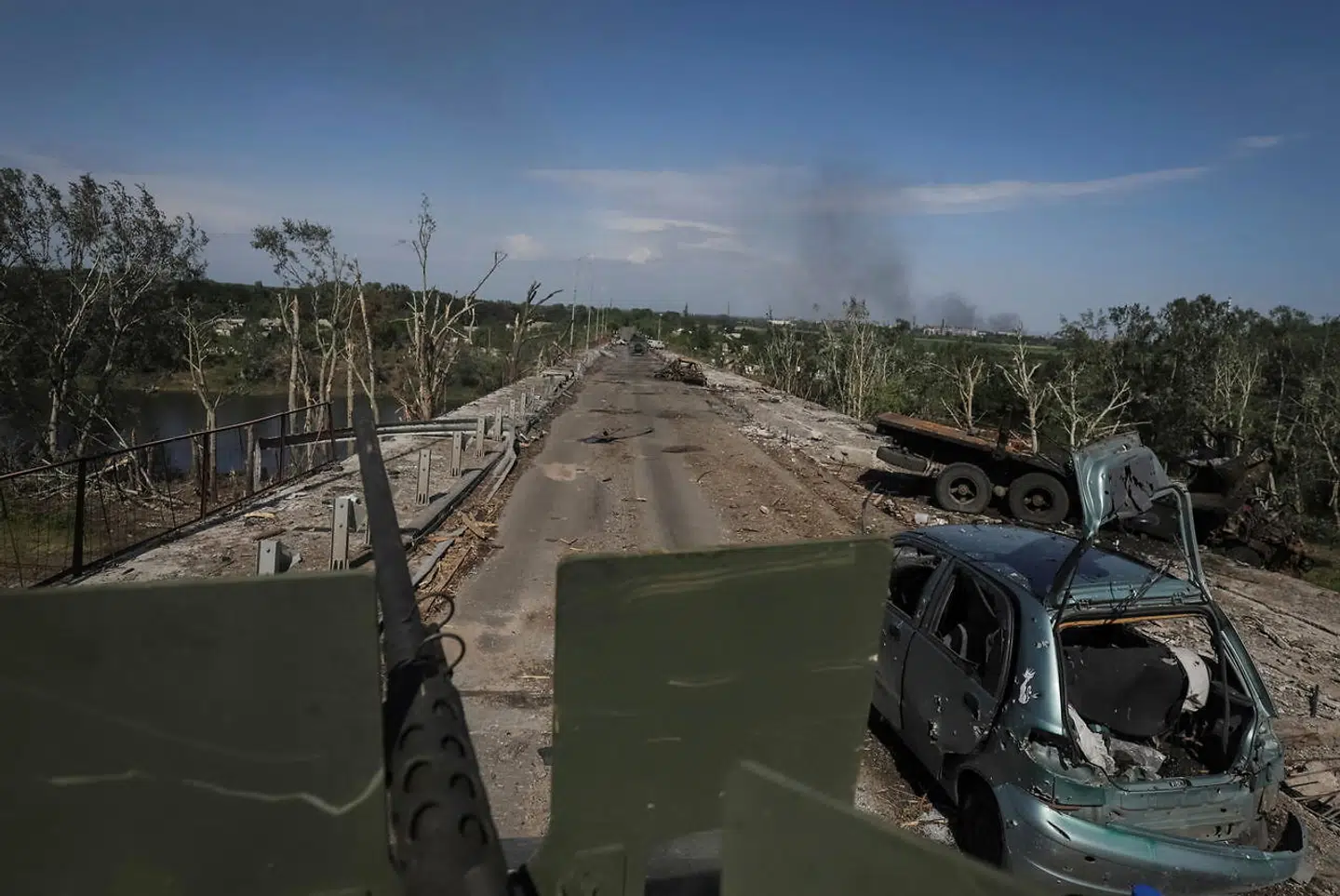 De seneste uger har de russiske styrker kastet mange kræfter efter at erobre Sievjerodonetsk. Det er en lille fabriksby i øst, som Rusland skal erobre, hvis russerne vil opnå deres mål om at kontrollere hele Luhansk-regionen. – Foto: Serhii Nuzhnenko/Reuters