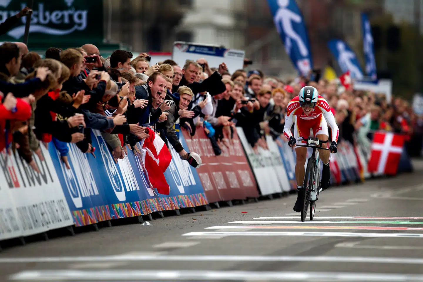 I 2011 lagde København asfalt til enkeltstarten, da Danmark var vært for VM i landevejscykling. I år gælder det tre etaper af Tour de France, og den første bliver skudt i gang fredag 1. juli klokken 16.