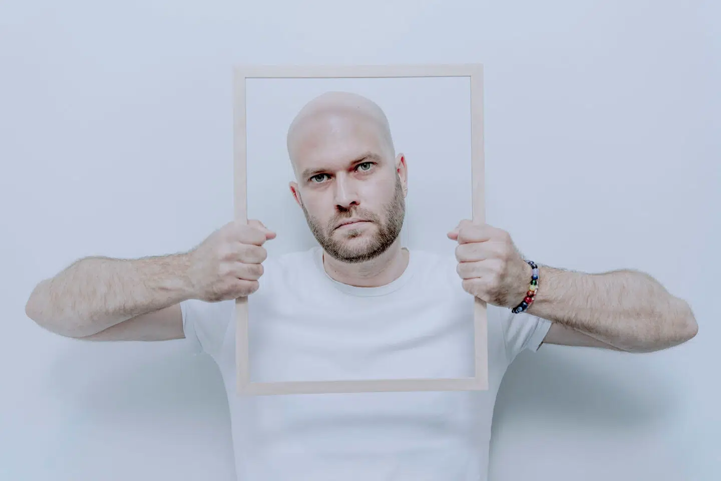 »Jeg har fra begyndelsen af mit hårtab ubevidst gjort mig den selvfølgelige konklusion, at det er et minus i det store regnskab. Især over for kvinder. Det kan jeg godt stadig føle, at det er.«