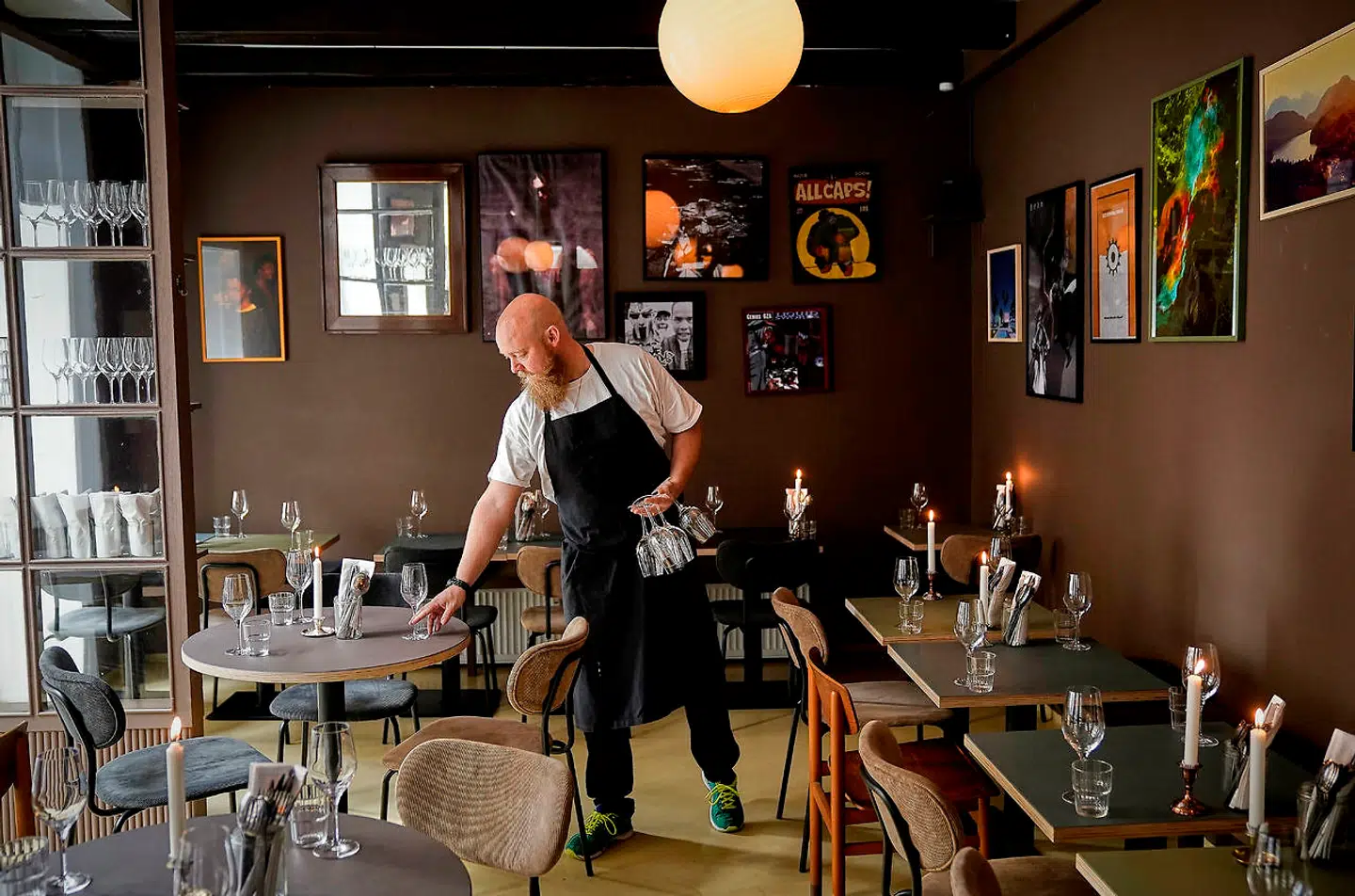 Såvel akustik som betjening spiller på restaurant Lamar.