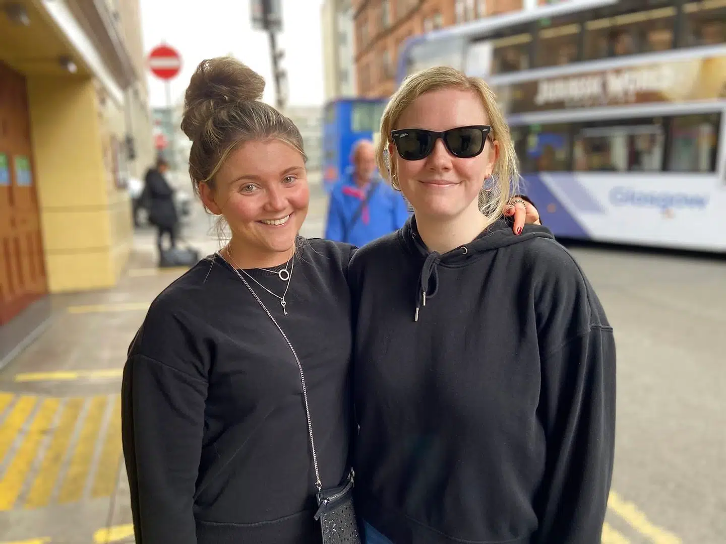 Rebecca Hutchison og Laura Taylor har masser af sympati for Ukraine. Bare ikke når det gælder en afgørende fodboldkamp mod Skotland.