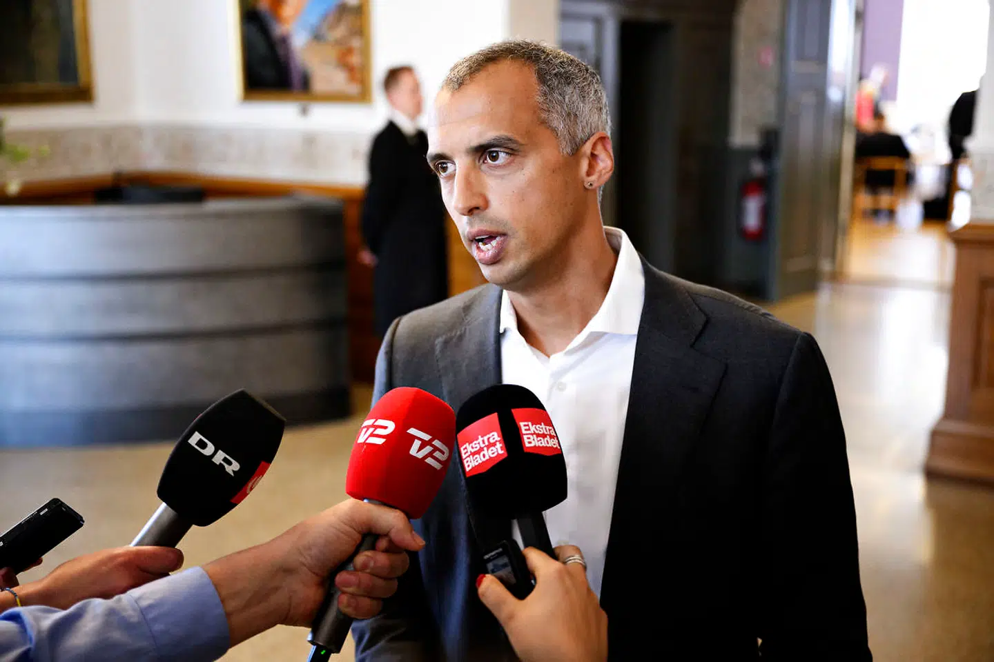 Justitsminister Mattias Tesfaye (S) har valgt at lade sagen mod Claus Hjort Frederiksen (V) køre videre hos anklagemyndigheden, så den potentielt kan rejses, når Hjort Frederiksen træder ud af Folketinget efter næste valg. Arkivfoto.