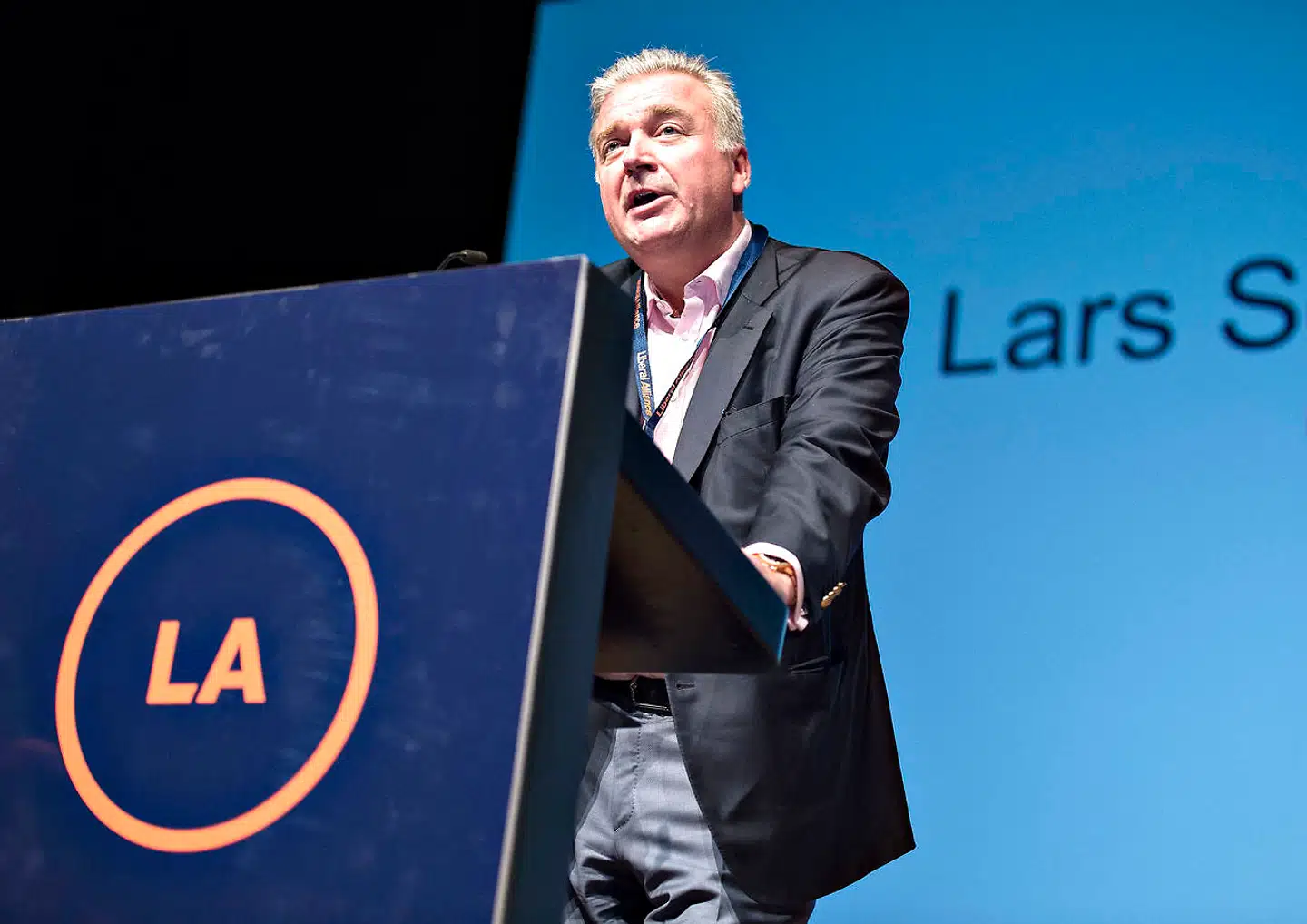 Her ses Lars Seier Christensen på talerstolen til Liberal Alliances landsmøde i 2016.