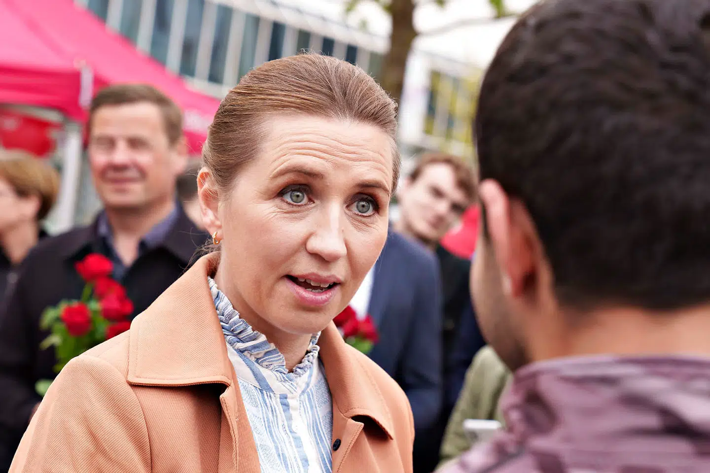 »Vi har været vidne til, at regeringen forklarede, at ingen vidste, hvor statsministerens aflagte telefoner var henne, eller hvor mange der var, og derfor heller ikke vidste, om alle disse telefoner måtte være blevet udleveret til politiet,« skriver Anne Sofie Allarp.