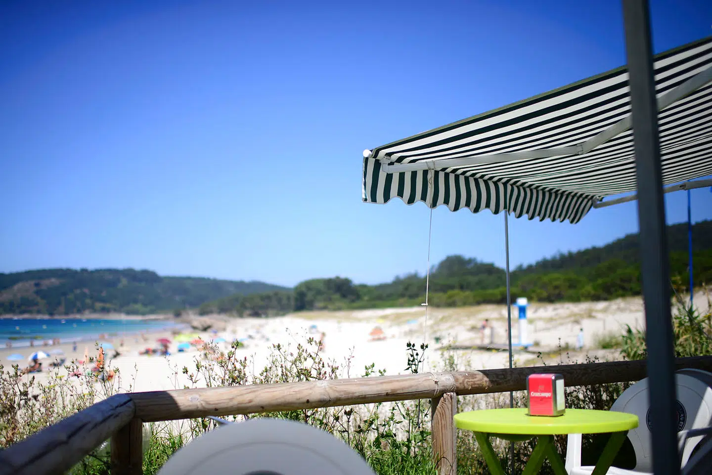 Et bord som dette med udsigt over Nerga-stranden i nordvestspanske Cangas de Morrazo kan blive en mangelvare.
