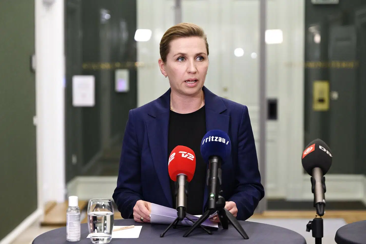 Set i et historisk perspektiv tegner der sig en grotesk situation, hvis danskerne siger nej til at hæve forsvarsforbeholdet 1. juni, mener Michael Ehrenreich.