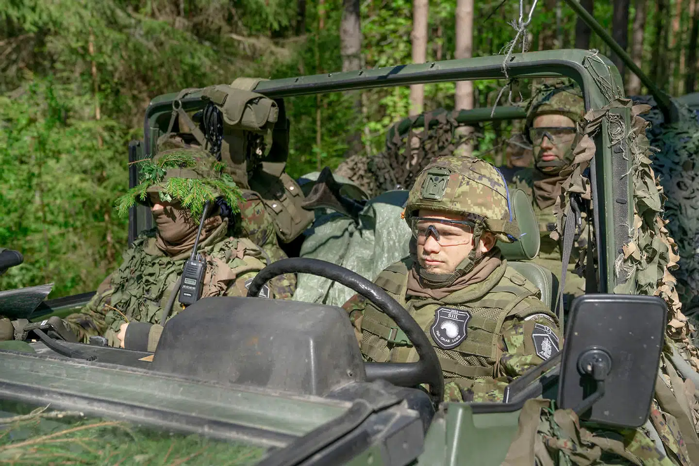 Når 25.000 estiske soldater skal øve krigsscenarier få kilometer fra grænsen til Rusland, er det danske, svenske og finske soldater, der udfolder sig i rollerne som russere.