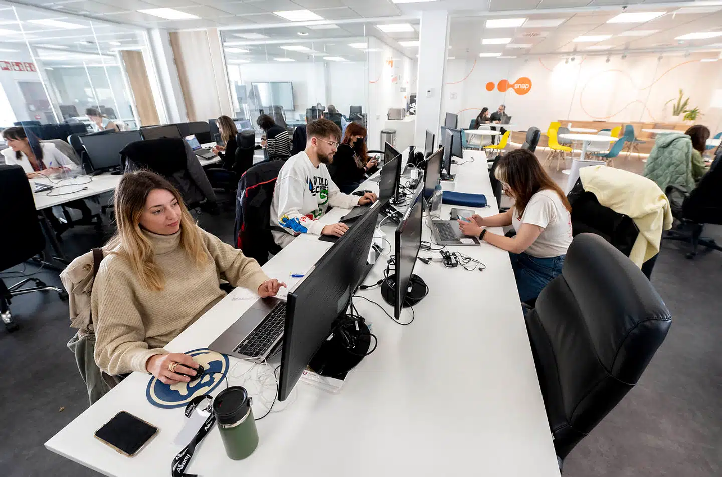 Det arbejdsfællesskab, man som leder tilbyder sine ansatte, er ideelt set styrkende menneskeligt og fagligt og kendetegnes af, at lederne skaber nogle rammer og en kultur, hvor de ansatte ønsker at blive.