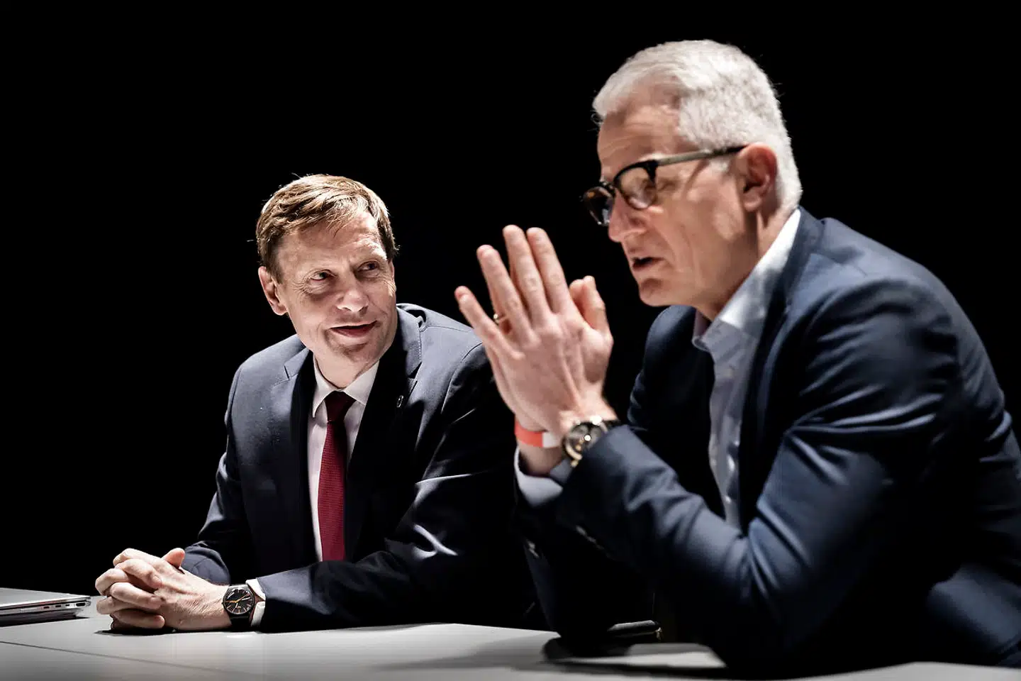 Ørsted bestyrelsesformand, Thomas Thune Andersen (tv.), og administrerende direktør, Mads Nipper, har tidligere fortalt, at de håbede og troede på, at man fra europæisk side ville kunne komme med et kraftigt, fælles modsvar til Ruslands rubelkrav. Men det er ikke sket.