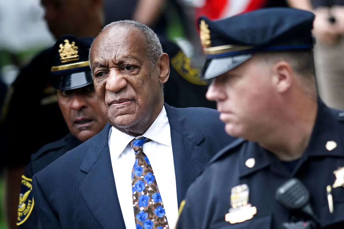 Bill Cosby var engang kendt som »Amerikas far«, men hans ry er siden dengang blevet væsentligt mere blakket. Fotoet er fra den dag i 2018, da han blev idømt tre til ti års fængsel. Dommen blev sidenhen omstødt på grund af en procedurefejl.