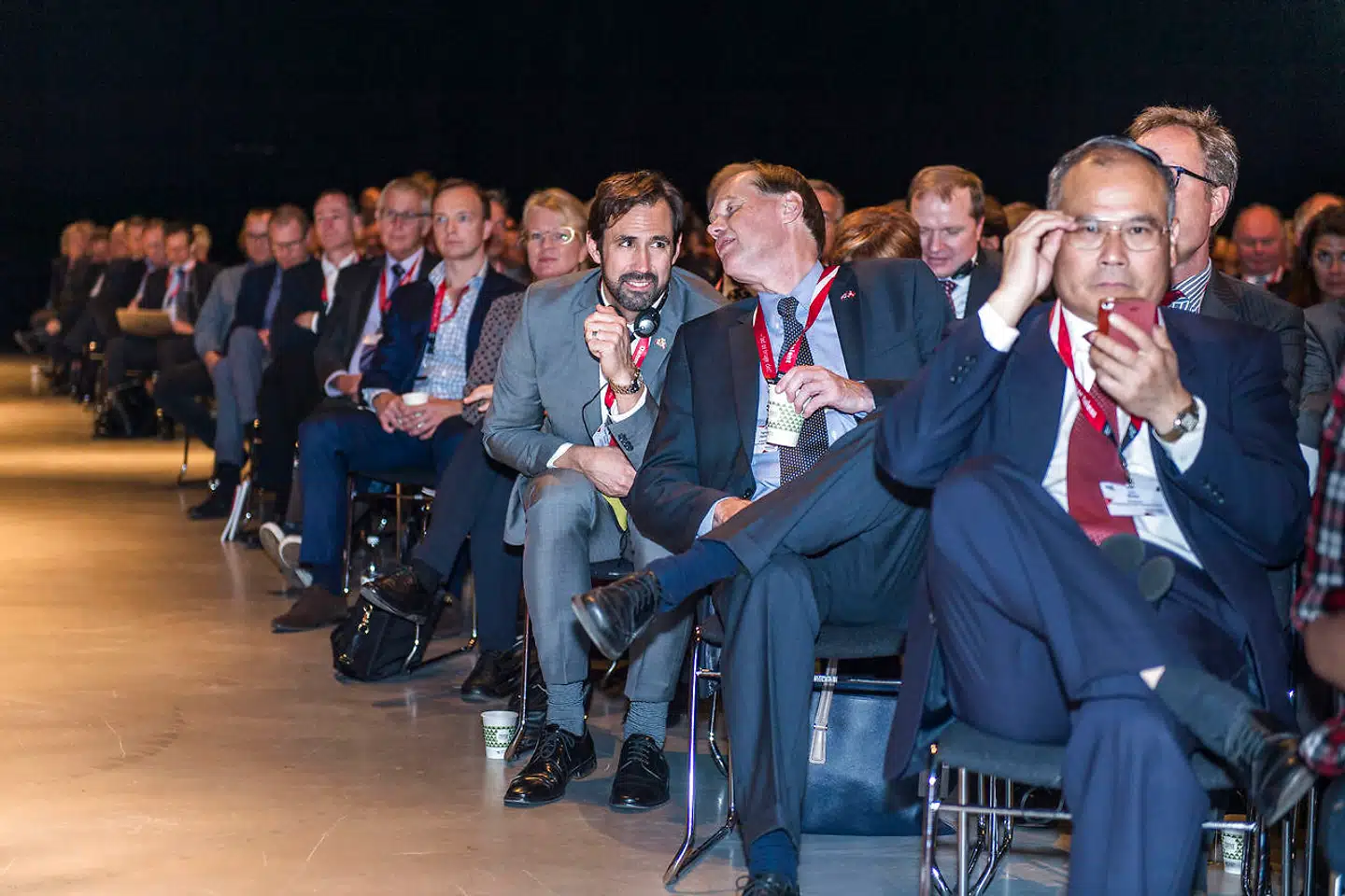 »Dykker man nærmere ned i tallene, kan man se, at der i halvdelen af landets 60.000 virksomhedsbestyrelser ikke sidder én eneste kvinde,« skriver kommentarens forfattere. På fotoet afholdes topmøde i Dansk Industri i 2015.