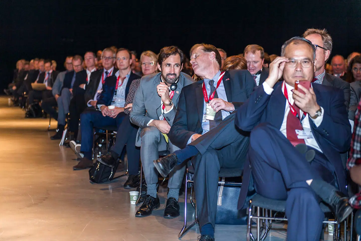 »Dykker man nærmere ned i tallene, kan man se, at der i halvdelen af landets 60.000 virksomhedsbestyrelser ikke sidder én eneste kvinde,« skriver kommentarens forfattere. På fotoet afholdes topmøde i Dansk Industri i 2015.