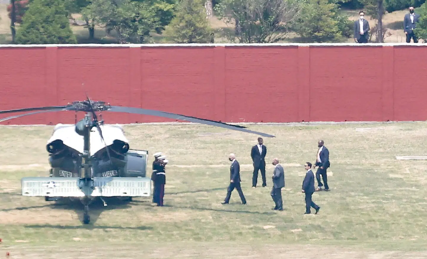 To agenter fra Secret Service er blevet sendt hjem til USA efter at den ene angiveligt har overfaldet en sydkoreansk statsborger.