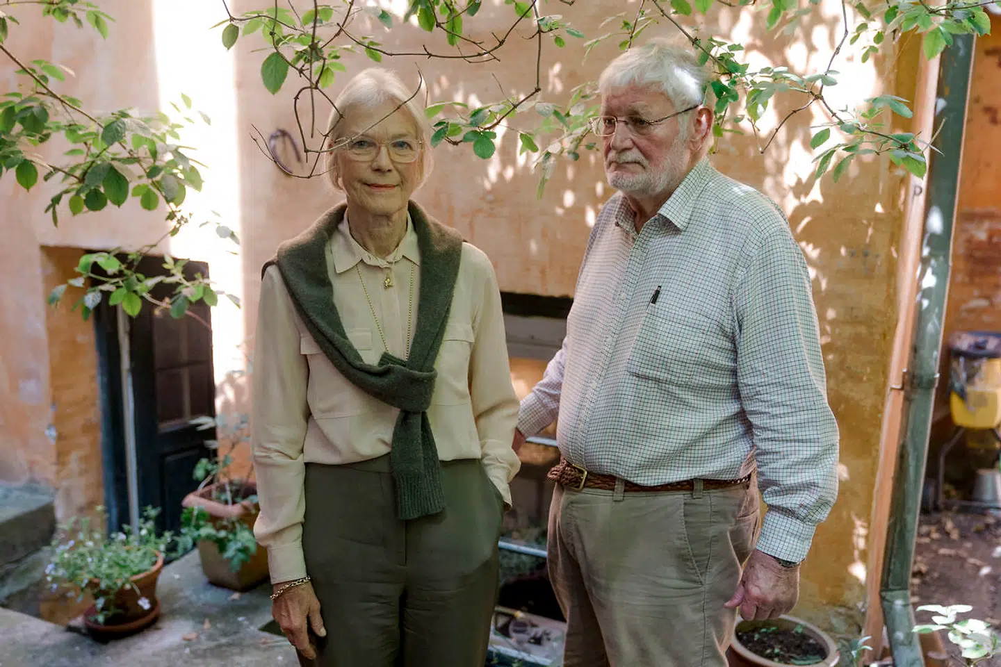 Trine og Gunnar Kjems er den slags personer, der giver hånd, tager gæsters jakker og konverserer pænt. De er også den slags, der kan tage fusen på selvsamme gæster.