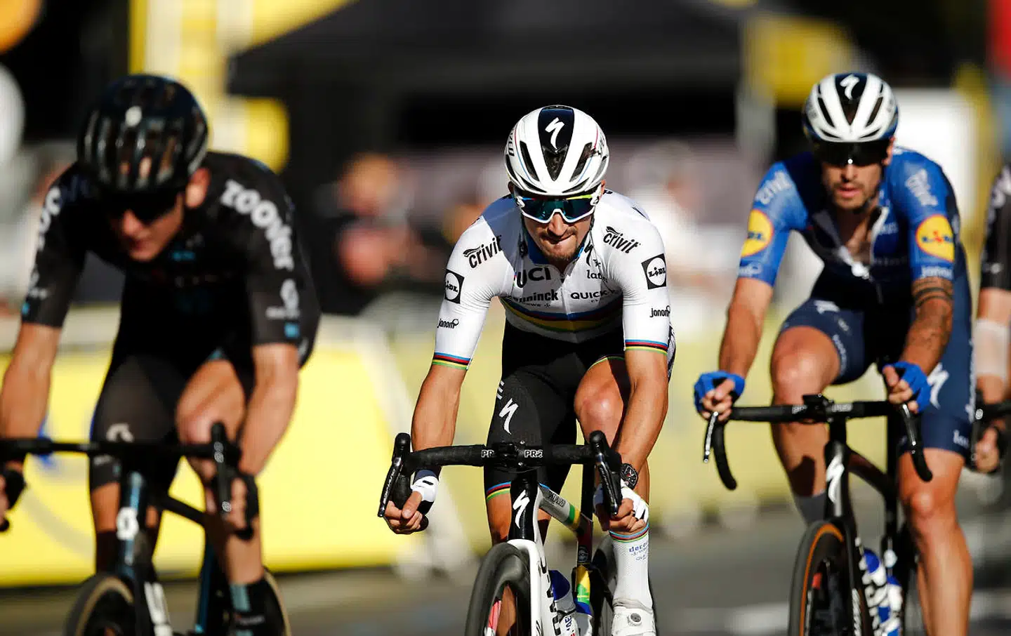 Tre af Tour de Frances etaper køres i Danmark; første etape er en enkeltstart i København 1. juli, mens rytterne i anden etape skal cykle fra Roskilde til Nyborg 2. juli og fra Vejle til Sønderborg 3. juli.