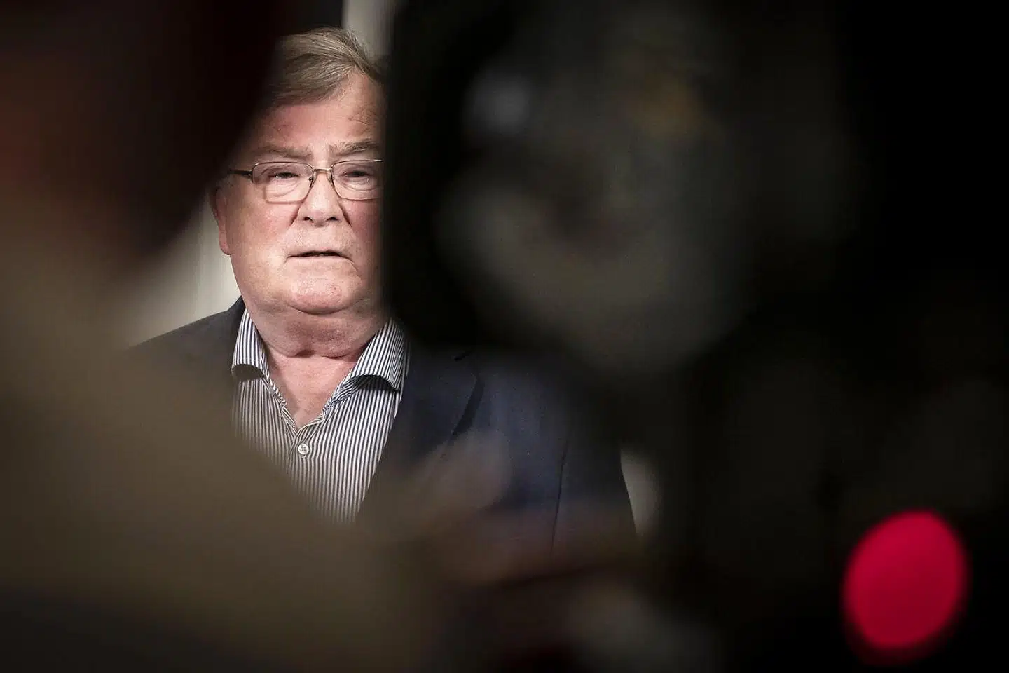 »På trods af alle regeringens fejltrin, fodfejl og forkerte beslutninger i forhold til FE-sagen ændrer det ikke på, at Claus Hjort Frederiksen aldrig skulle have forbrudt sig mod den priviligerede indsigt, der var blevet ham givet under hans tid som minister,« skriver Peer Henrik Hansen.