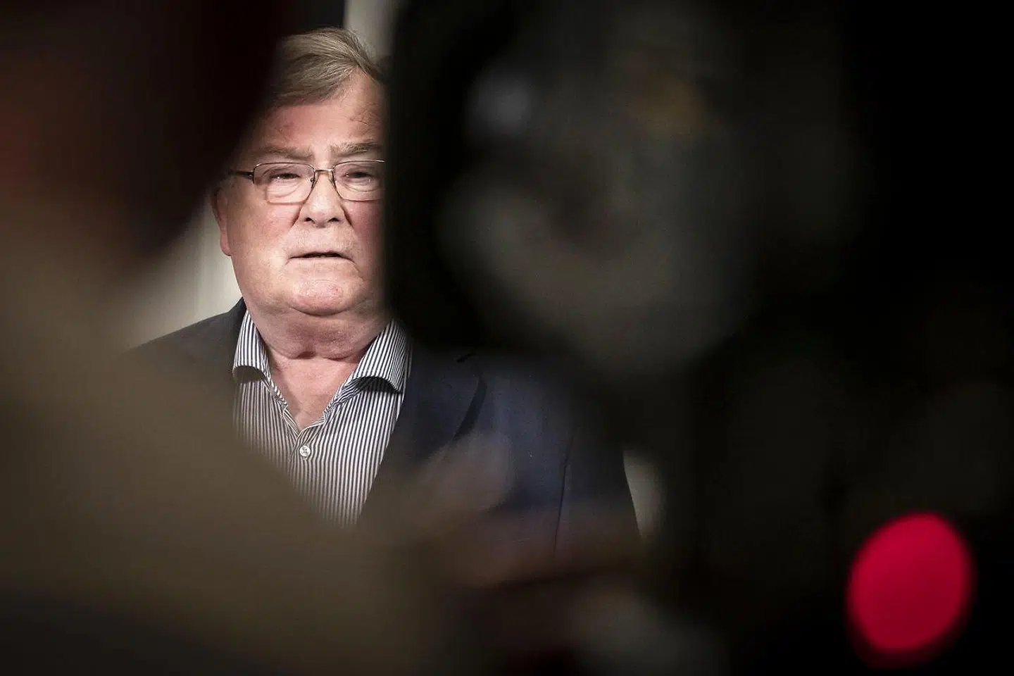 »På trods af alle regeringens fejltrin, fodfejl og forkerte beslutninger i forhold til FE-sagen ændrer det ikke på, at Claus Hjort Frederiksen aldrig skulle have forbrudt sig mod den priviligerede indsigt, der var blevet ham givet under hans tid som minister,« skriver Peer Henrik Hansen.