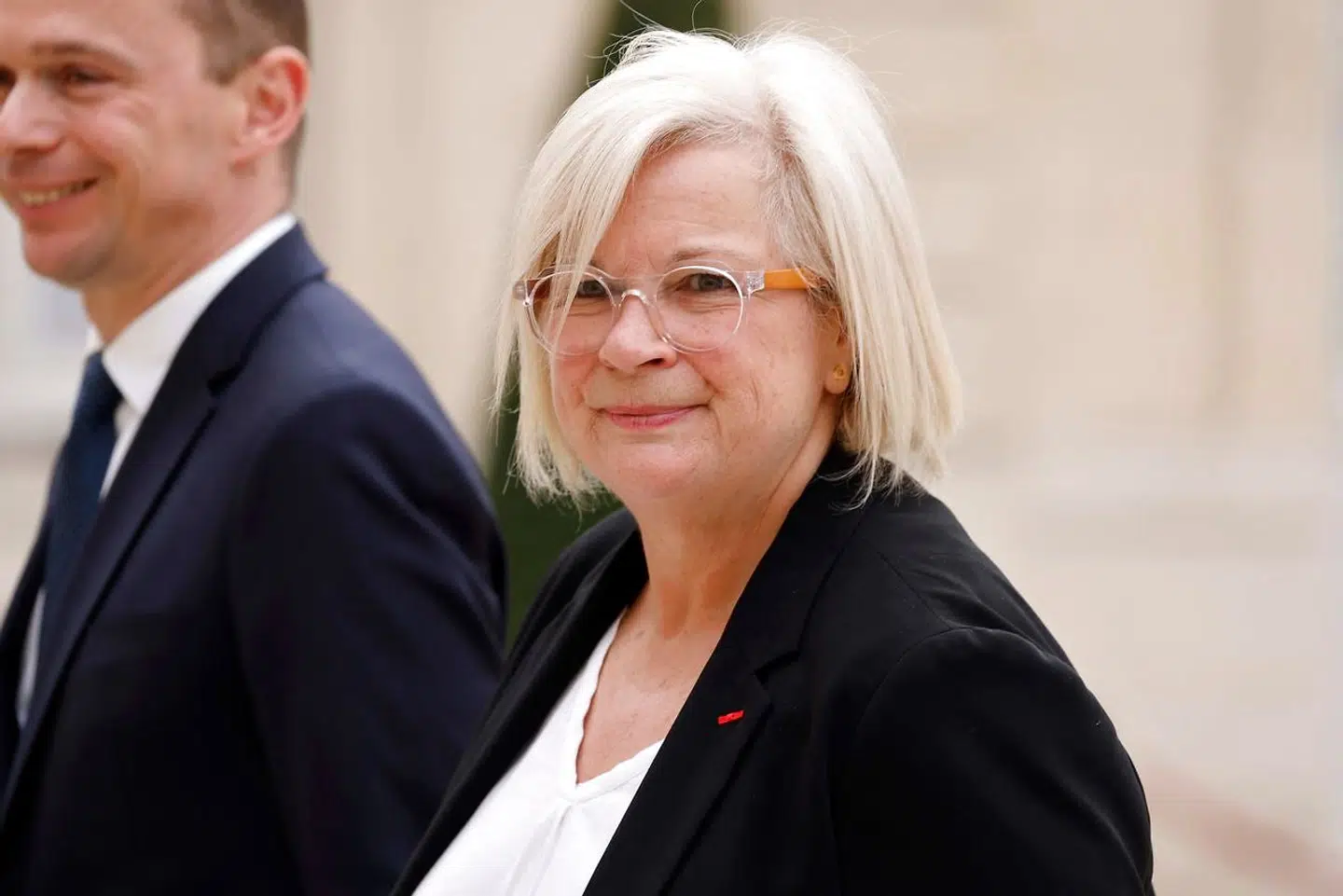 Den tidligere konservative minister Catherine Vautrin var ifølge flere franske medier Emmanuel Macrons favorit. Men vigtige stemmer i præsidentens bagland fik ham overbevist om, at premierministeren denne gang skulle have socialdemokratiske rødder.