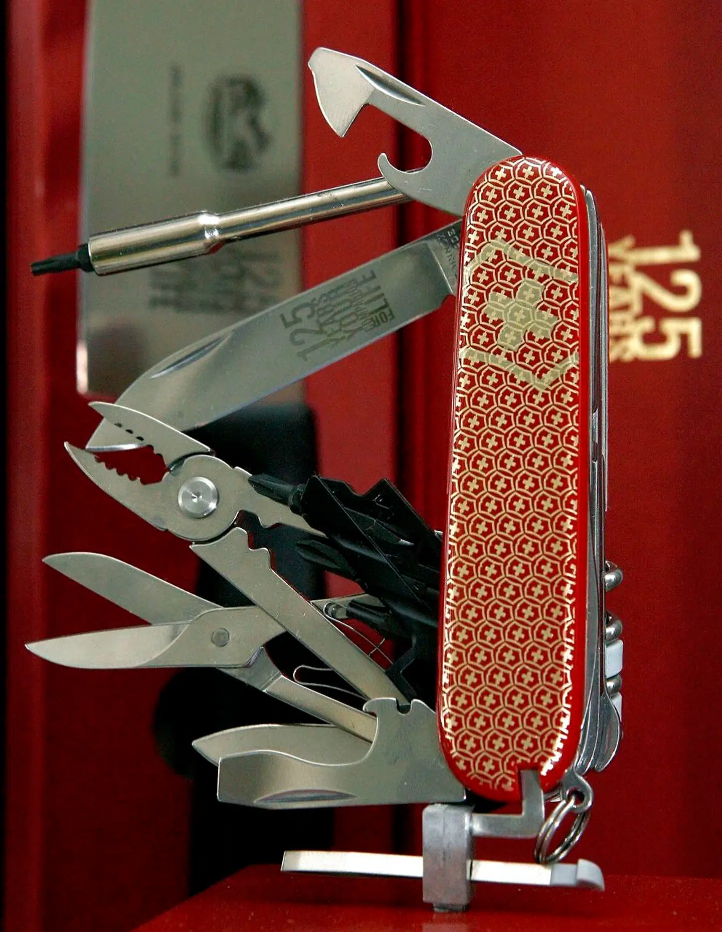 Élisabeth Borne skal ifølge kilder i Élysée-palæet fungere som præsident Emmanuel Macrons »schweizerkniv«.