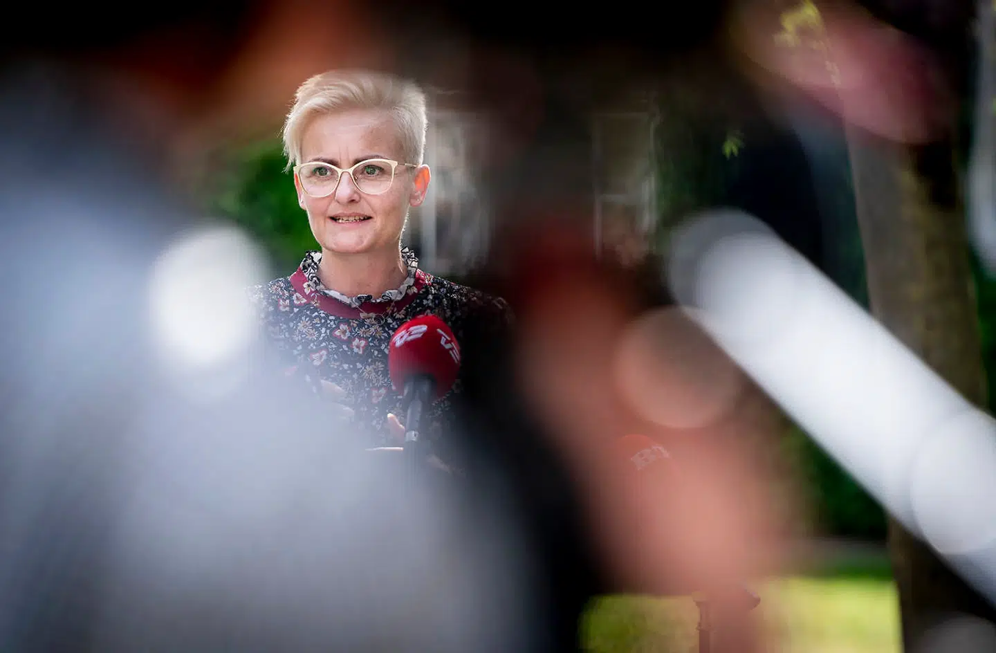 Det vakte opsigt, da undervisningsminister Pernille Rosenkrantz-Theil (S) i juni 2021 indgik en aftale, der betyder, at gymnasieelever i dele af landet fremover skal fordeles efter, hvor meget deres forældre tjener. Nu møder ministeren massiv kritik for at undlade at oplyse en række beregninger bag aftalen.