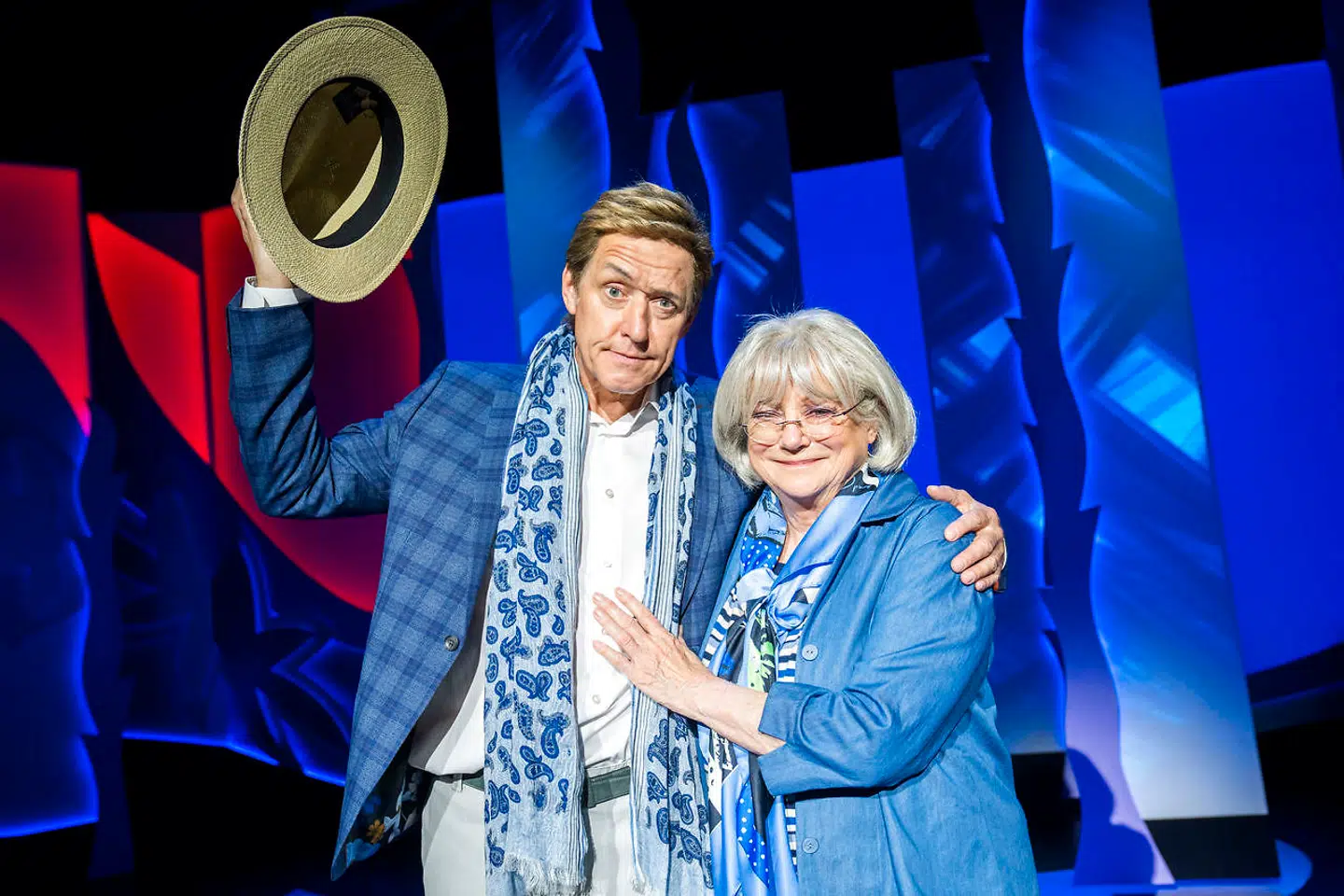 Arkivfoto: Her er det Lisbet Dahl og Henrik Lykkegaard ved forestillingen »Kun os to« på Cirkusrevyen.