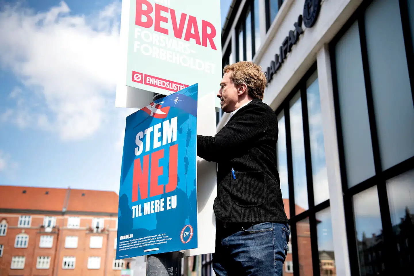 Den 1. juni er der folkeafstemning om Danmarks forsvarsforbehold. Mange danskere er stadig i tvivl, og en ny måling viser, at det bliver tæt løb mellem ja- og nej-siden.