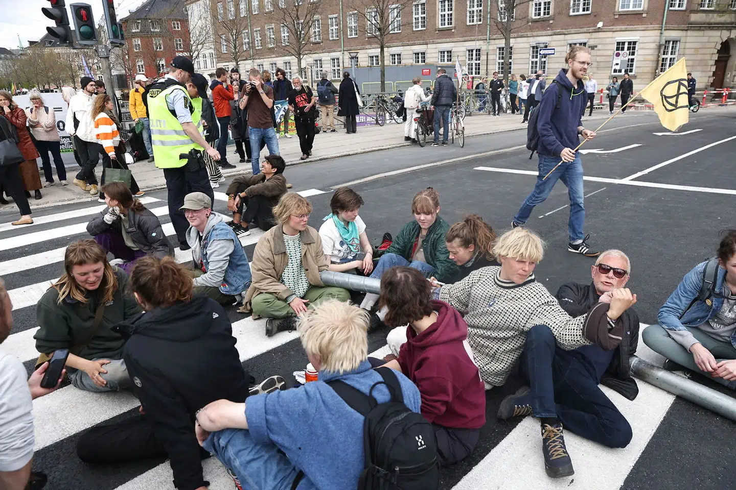 »Det er ikke sådan, at man har mere ret til at bryde loven, fordi man går op i klimaet, end hvis man f.eks. er imod indvandring,« skriver Ole Birk Olesen.