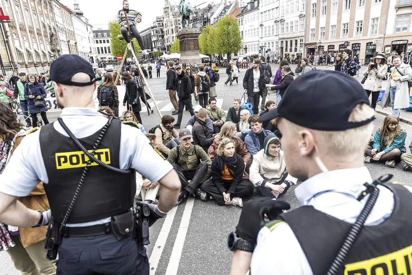 »Det burde derfor ikke koste en million kroner at demonstrere ulovligt, da det vil have en betydelig effekt på lovlig demonstrationsadfærd,« skriver Marc Sabatier Hvidkjær.