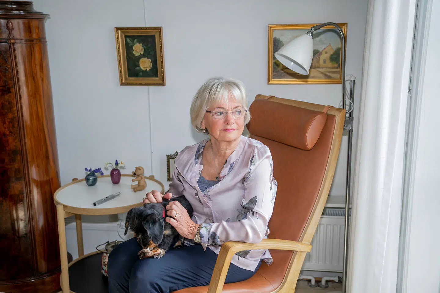 Pia Kjærsgaard har gennem flere år været en af Danmarks mest omdiskuterede og forhadte personer i kraft af sin tilstedeværelse i et af dansk politisk mest polariserede områder: udlændingepolitikken. Hun afviser, at kritikken har ændret hende, men lægger heller ikke skjul på, at det har været meget voldsomt at se sig selv portrætteret som racist. Hendes politiske liv har også haft store konsekvenser for familien – og dét har været svært.